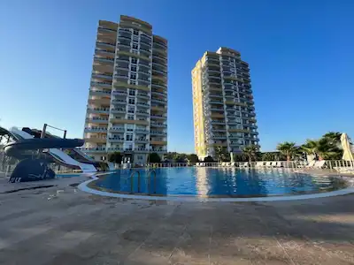 REMAX/RİNA’DAN DENİZ MANZARALI SOSYALTESİSLİ LÜKS SİTEDE 3+1 FIRSAT DAİRE