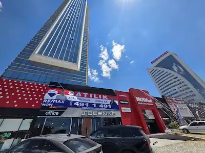 MEVLANA BULVARI ÜZERINDE YELKEN PLAZA'DA SATILIK SHOWROOM-MAĞAZA