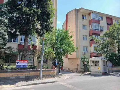 | KARTAL | SARAÇ SİTESİNDE GENİŞ VE BAKIMLI 3+1 SATILIK DAİRE