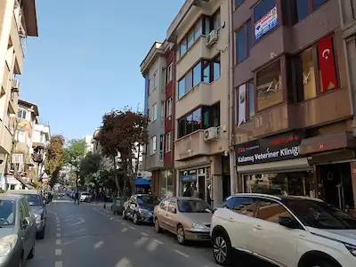 FENERBAHÇE KALAMIŞTA FATURALAR DAHİL FULL EŞYALI GENİŞ 1+1