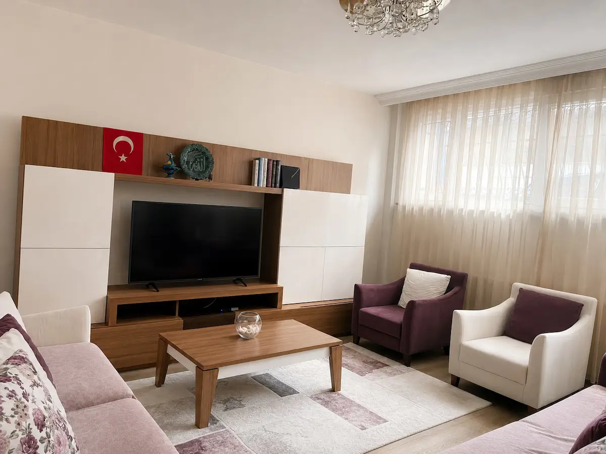 ÜSKÜDAR SELIMIYE’DE HAREM SAHILINE YAKIN, YENILENMIŞ VE OTURUMA HAZIR 2+1