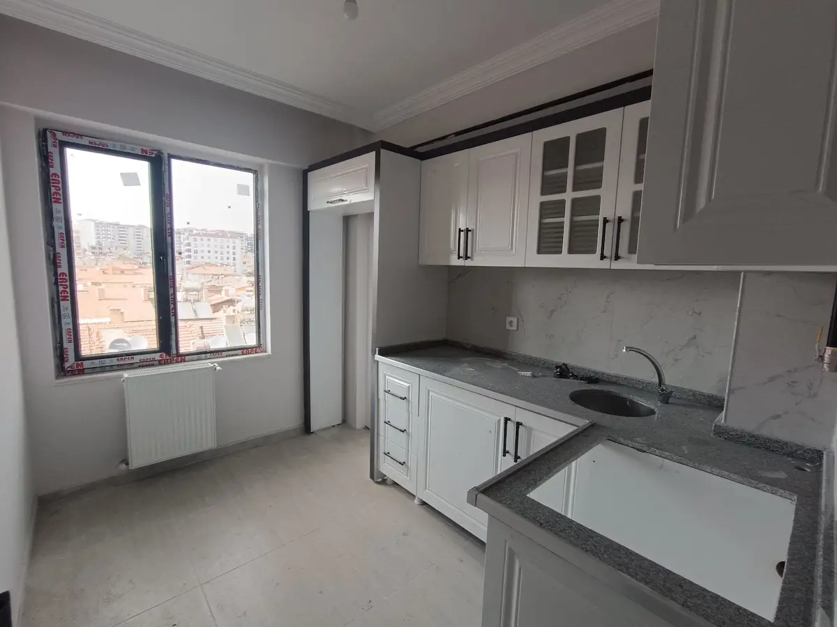 REMAX DOĞU | ÜNİVERSİTE MAHALLESİ SIFIR YAPILI 2+1 KİRALIK DAİRE