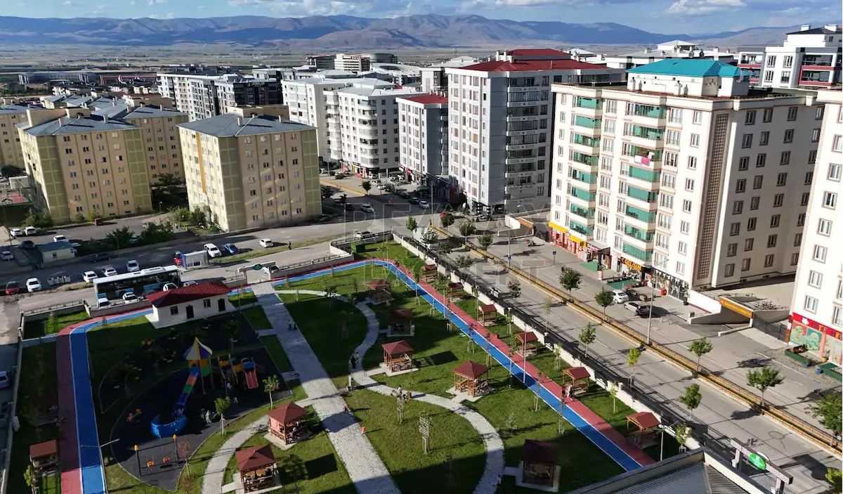RE/MAX LACİVERT'TEN YILDIZKENT'TE ANA YOLA CEPHELİ DÜKKAN