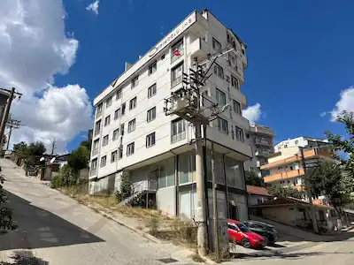 GEBZE MİMARSİNAN MAH. MERKEZİ KONUMLU İSKANLI 2+1 BOŞ DAİRE