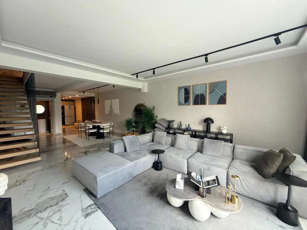 ZEKERİYAKÖY'DE EŞYALI 4+1 KIRALIK HAVUZLU VİLLA