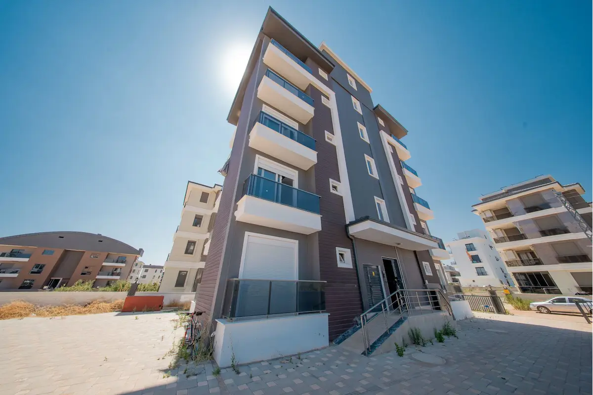 DÖŞEMEALTI YENİKÖY SIFIR YERDEN ISITMALI SATILIK 1+1