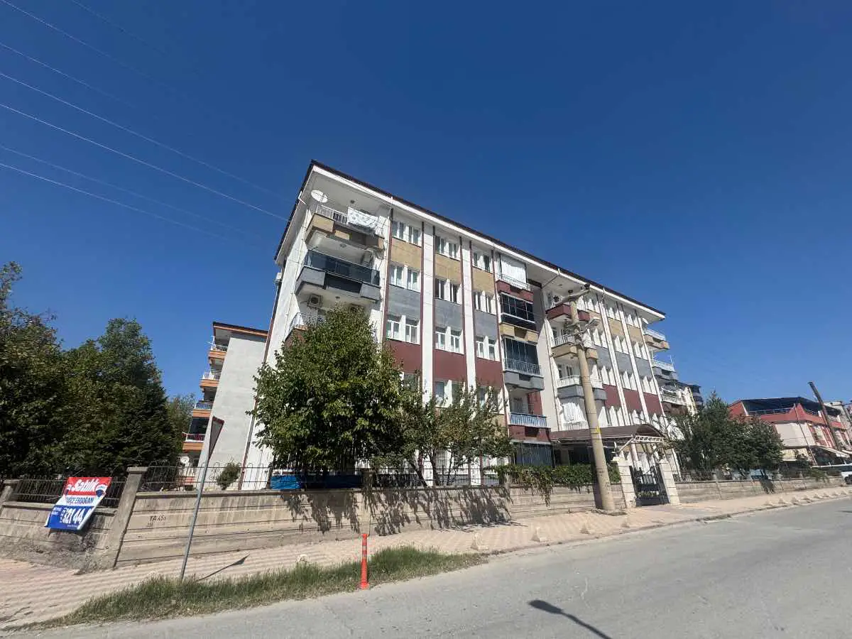 ÇİLESİZ'DE 3+1 AZ KATLI 150 METREKARE SİTE İÇERİSİNDE DAİRE