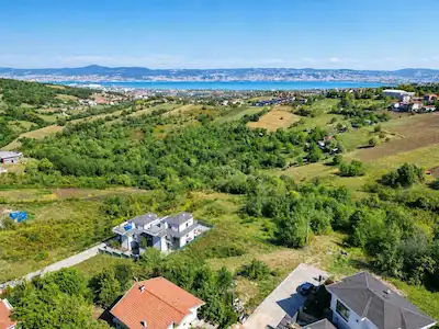 BAŞISKELE BAHÇECIK DENIZ MANZARALI 691M2 VILLA İMARLI ARSA