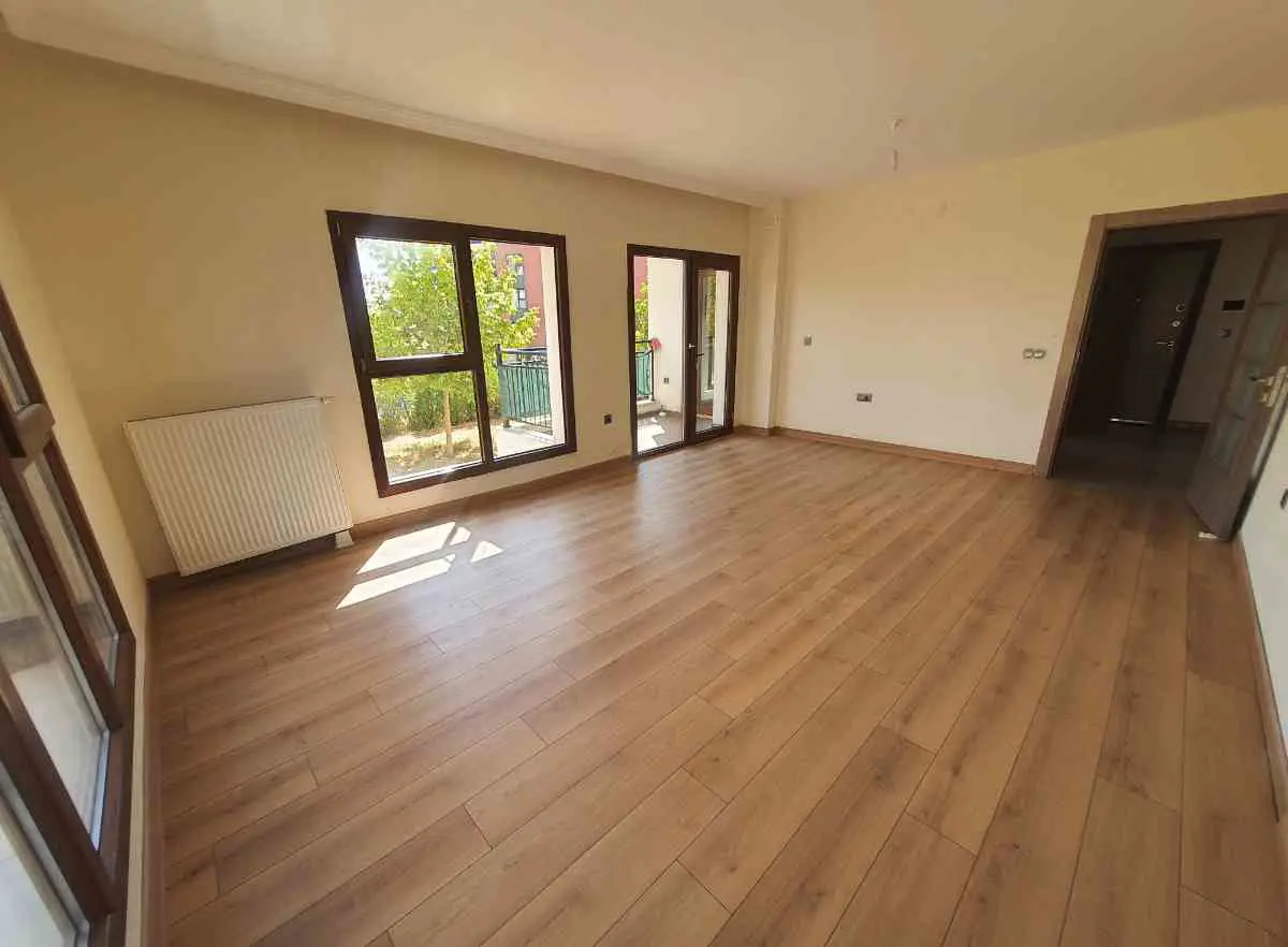 REMAX DOĞU'DAN YEMİŞLİKTE OKULLAR BÖLGESİNDE KİRALIK 3+1 TOKİ