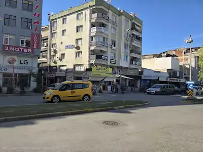 KUŞADASI İNÖNÜ BULVARI KÖŞE KONUMLU DEVREN KİRALIK İŞYERİ