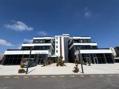 YAŞAMKENT CADDE ÜZERI TERASLI KIRALIK KÖŞE DÜKKAN