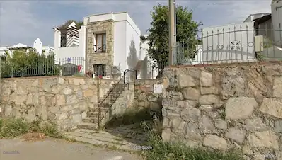 BODRUM MERKEZ’DE MARINA VE KALE MANZARALI, EŞYALI KIRALIK ÜST KAT DAIRE