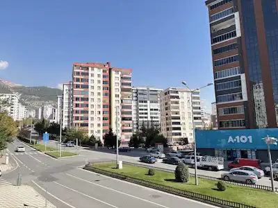 REMAX YENİ'DEN MEVSİM SİTESİ KAVŞAĞINDA KİRALIK GENİŞ 4+1 DAİRE