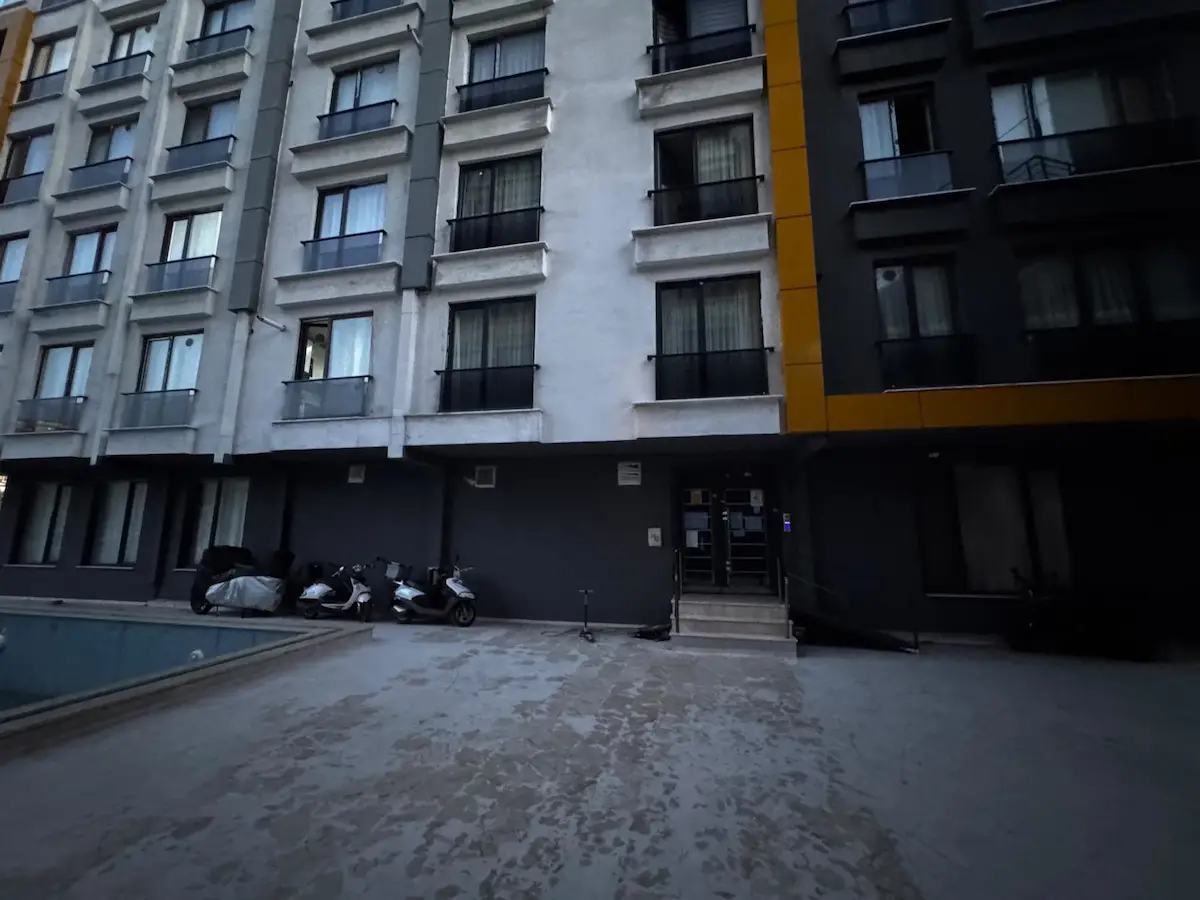 KAVAKLI MAHALLESİ SATILIK 1+1 DAİRE VOLVO KAVŞAĞI, BUTİK SİTEDE 2