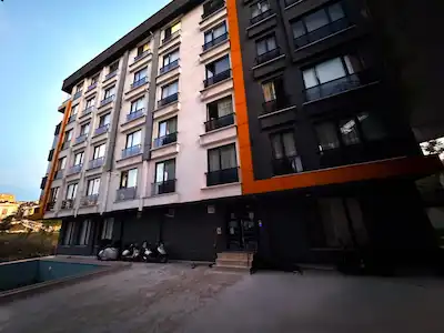KAVAKLI MAHALLESİ SATILIK 1+1 DAİRE VOLVO KAVŞAĞI, BUTİK SİTEDE