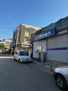 BORNOVA ATATÜRK MAHALLESI’NDE MERKEZI KONUMDA SATILIK DÜKKAN