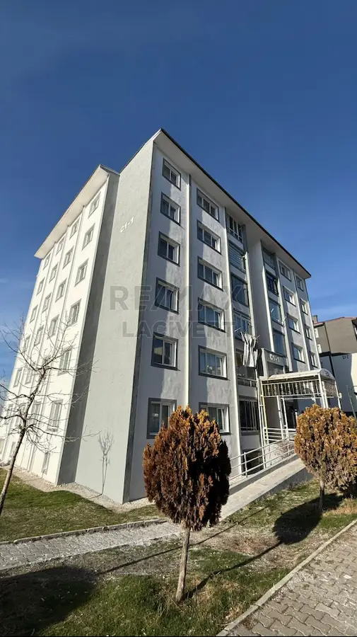 RE/MAX LACİVERT'TEN ÇAT YOLU TOKİLERDE 3+1 KİRALIK DAİRE