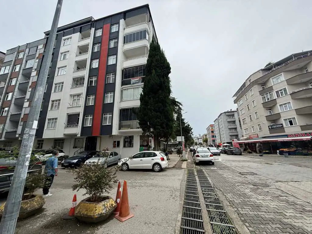 ASUMAN MÜTEVELLIOĞLU’NDAN ATAKUM’DA YEDAŞ KARŞISI DENİZE ÜÇÜNCÜ BİNA KONUMUNDA 3 + 1 KIRALIK DAİRE