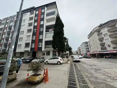 ASUMAN MÜTEVELLIOĞLU’NDAN ATAKUM’DA YEDAŞ KARŞISI DENİZE ÜÇÜNCÜ BİNA KONUMUNDA 3 + 1 KIRALIK DAİRE