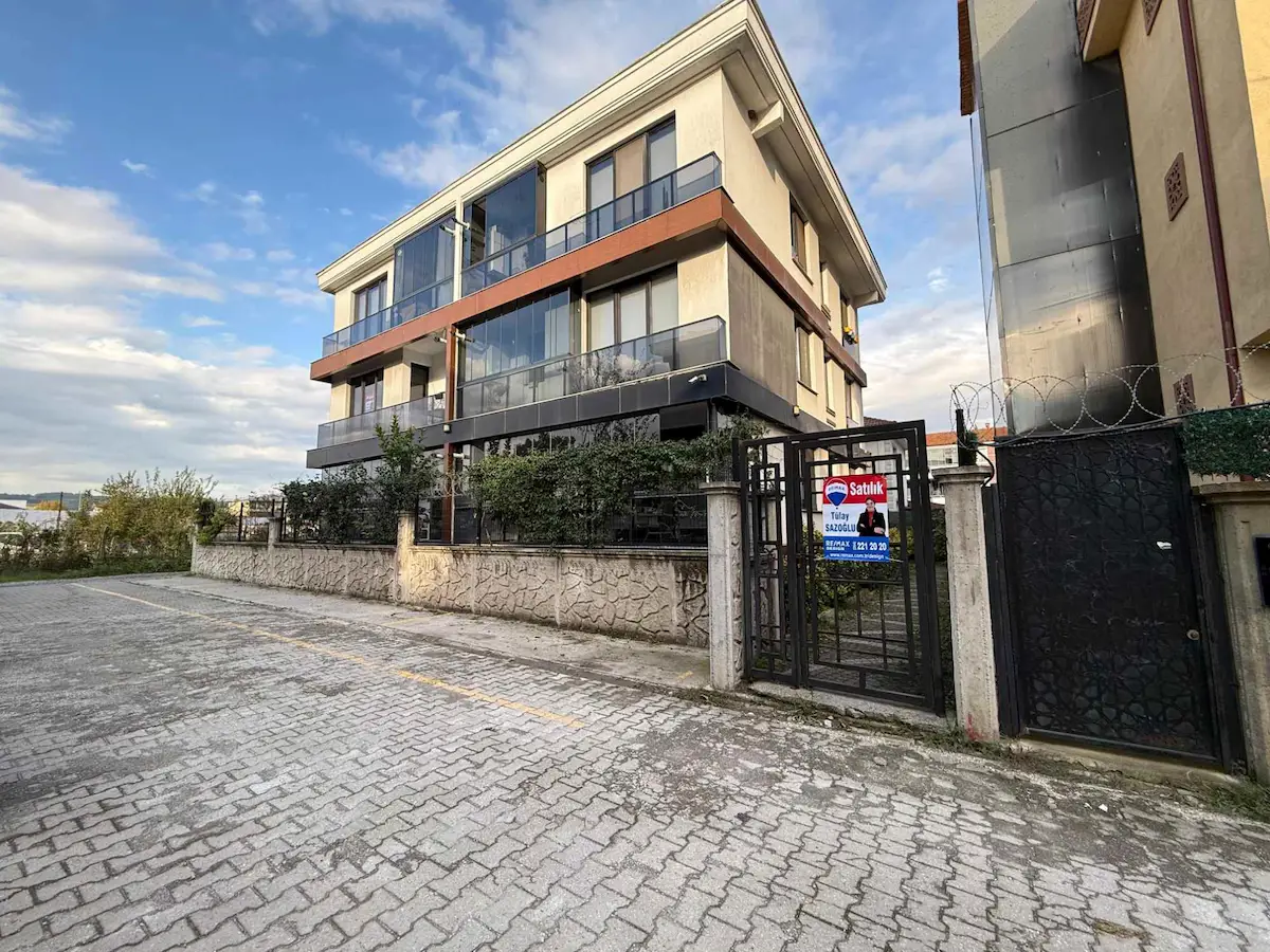 REMAX DESIGN GÜNEŞLER YENİ MAHALLEDE SATILIK 2+1 DAİRE