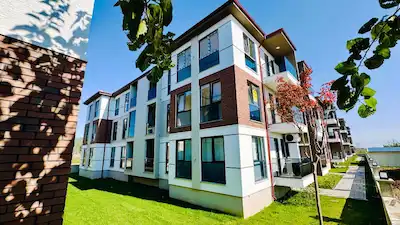 REMAX 3+1 115M² 3. KAT Y. ISITMA E. BANYOLU SITE İÇI