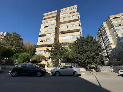 KADIKÖY MERDİVENKÖY ONAY SİTESİ’NDE 3+1 | 120 M² BRÜT | BALKONLU | BOŞ
