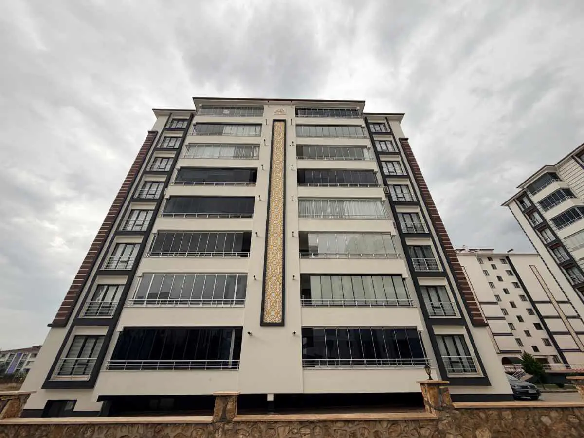 REMAX DOĞU'DAN ATAŞEHİRDE KENT PLUS SİTESİNDE KİRALIK 4+1