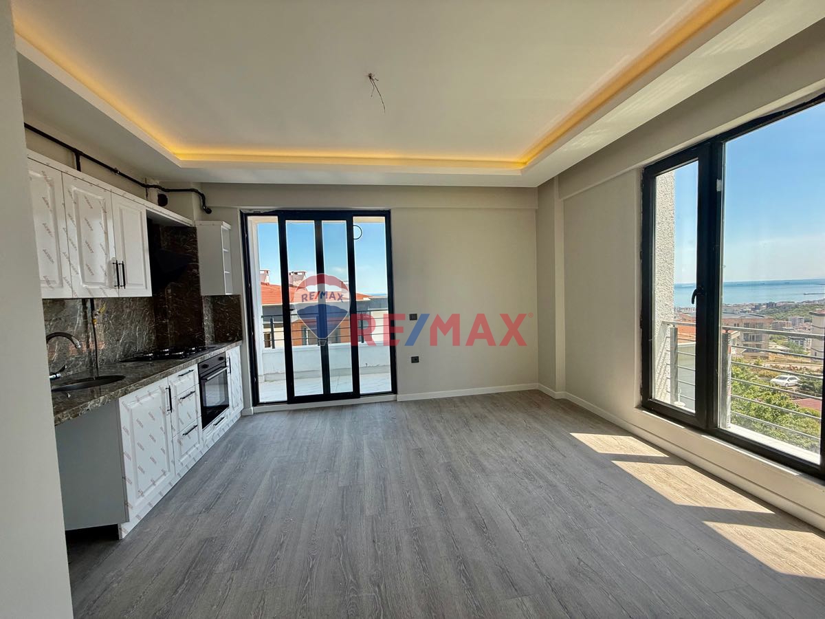 ASUMAN MÜTEVELLİOĞLUNDAN BÜYÜKOYUMCA DA KİRALIK 1 + 1 MANZARALI DAİRE