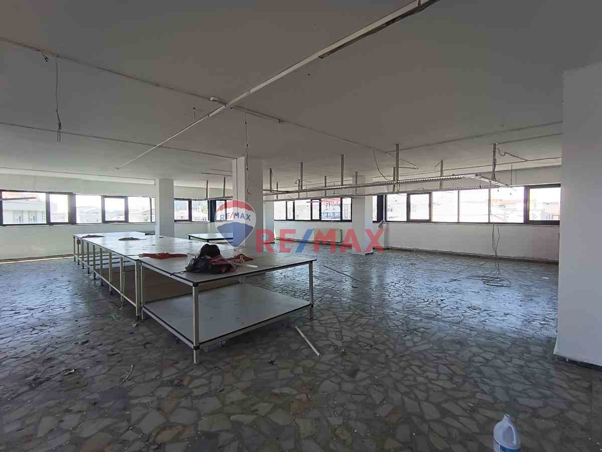 YENİBOSNADA İSKANLI 400 M2 KİRALIK ATOLYE , KESİMHANE VEYA OFİS