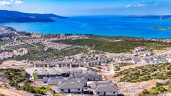 DİDİM AKBÜK’TE FUL DENİZ MANZARALI KÖŞE BAŞI 2+1 BAHÇE KATI