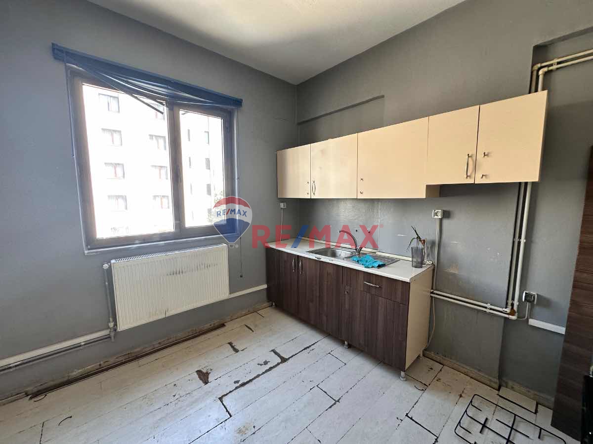 ATAŞEHİR İÇERENKÖYDE METRO-BOSTANCI SANAYİYE YAKIN KİRALIK OFİS