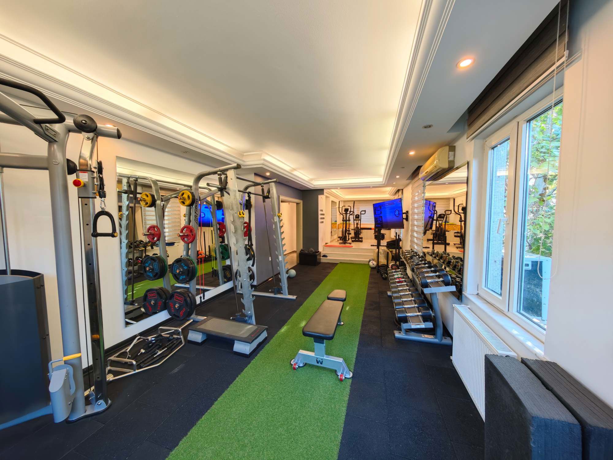 İSTANBUL YEŞİLKÖY'DE MUHTEŞEM SATILIK BİNA