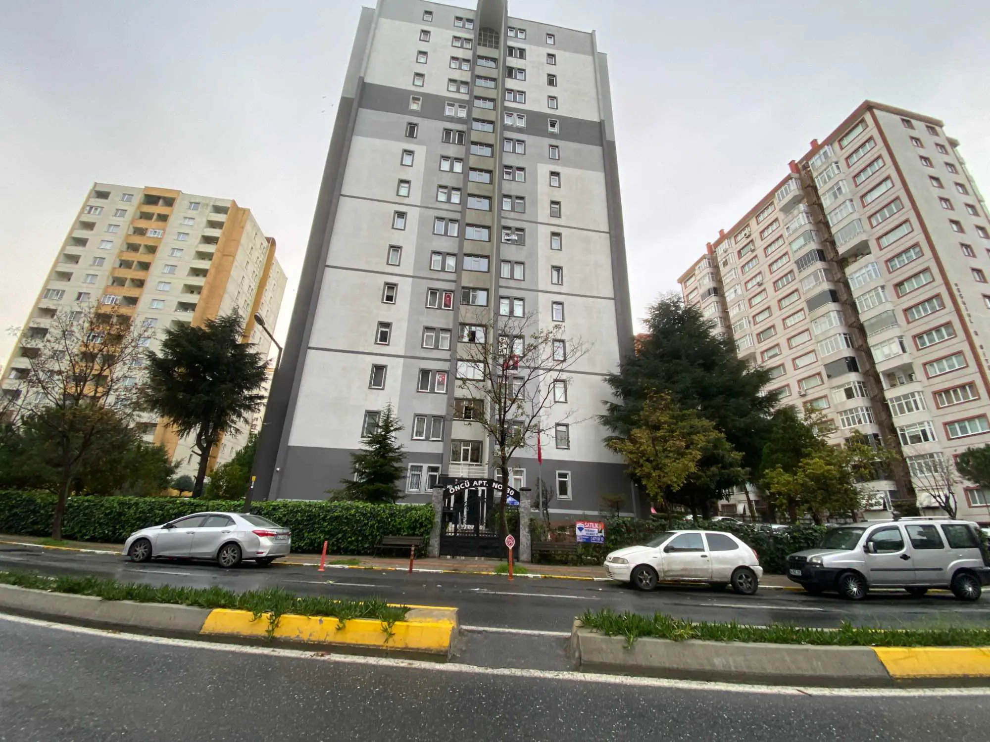 REMAX KAYA BEYLIKDÜZÜ BARIŞ MAHALLESI  TADILATLI 3+1 SATILIK DAIRE
