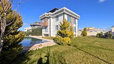 SİLİVRİ ORTAKÖYDE HAVUZLU BAHÇELİ MÜSTAKİL SATILIK VİLLA