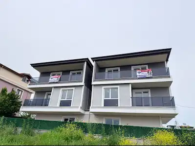 RE/MAX LAVANDADAN YENİÇİFTLİKTE 4+1 TRİPLEX SATILIK VİLLA