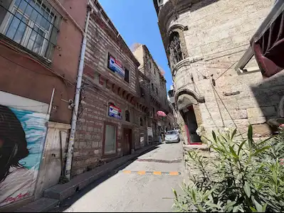KARAKÖY PERŞEMBE PAZARI'NDA, 554M2, 4 KATLI TARİHİ BİNA