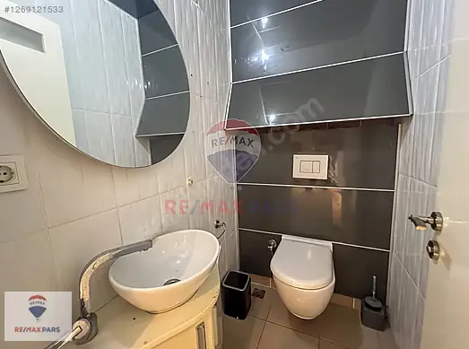REMAX PARS'TAN MERKEZİ KONUMDA 3+0 EŞYALI KİRALIK OFİS