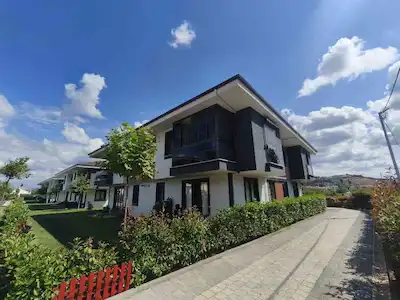 ŞİLE’DE GÜVENLİKLİ, BUTİK HAVUZLU SİTEDE 2+1 SATILIK DAİRE