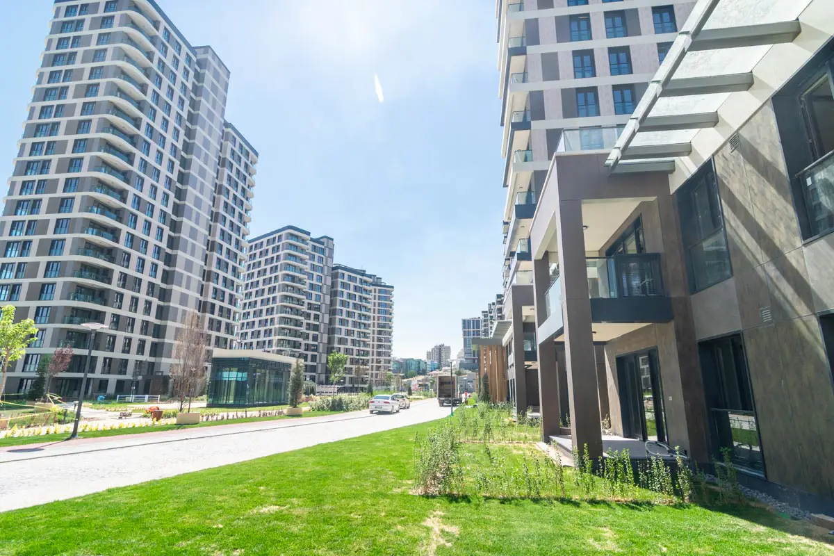 BAŞKENT EMLAK KONUTLARI CAMLI BLOKTA 6. KAT 2+1 DAİRE