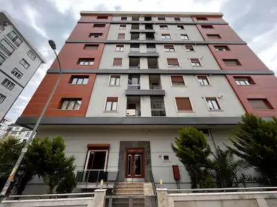 FAHRETTIN KERIM GÖKAY CADDESI ÜZERINDE HER TÜRLÜ KULLANIMA UYGUN SATILIK DÜKKAN