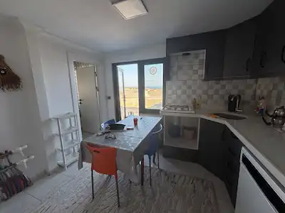KARABİGA’DA DENİZE YAKIN, EŞYALI 1+1 KİRALIK DAİRE | TERASLI, DOĞALGAZ KOMBİLİ