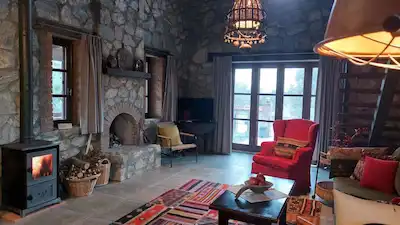 ÇANAKKALE GEYIKLIDE 500M2 BAHÇELI EŞYALI 1+1 LOFT TAŞ EV
