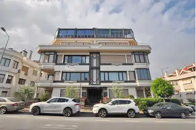 FLORYA DA GÜVENLİKLİ KAT MÜLKİYETLİ HAVUZLU FIRSAT BAHÇE KATI