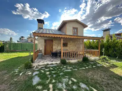 KAZAN DOĞABAHÇE’DE SİTE İÇİNDE ŞÖMİNELİ EŞYALI VİLLA 408 M² ALAN