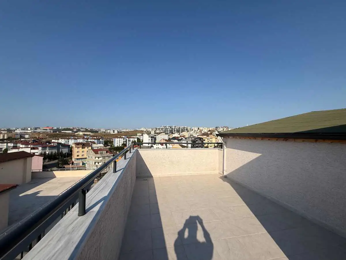 ÇAYIROVA AKSE’DE GÜNEY CEPHE, SIFIR 4+1 DUBLEKS | 190 M² BRÜT