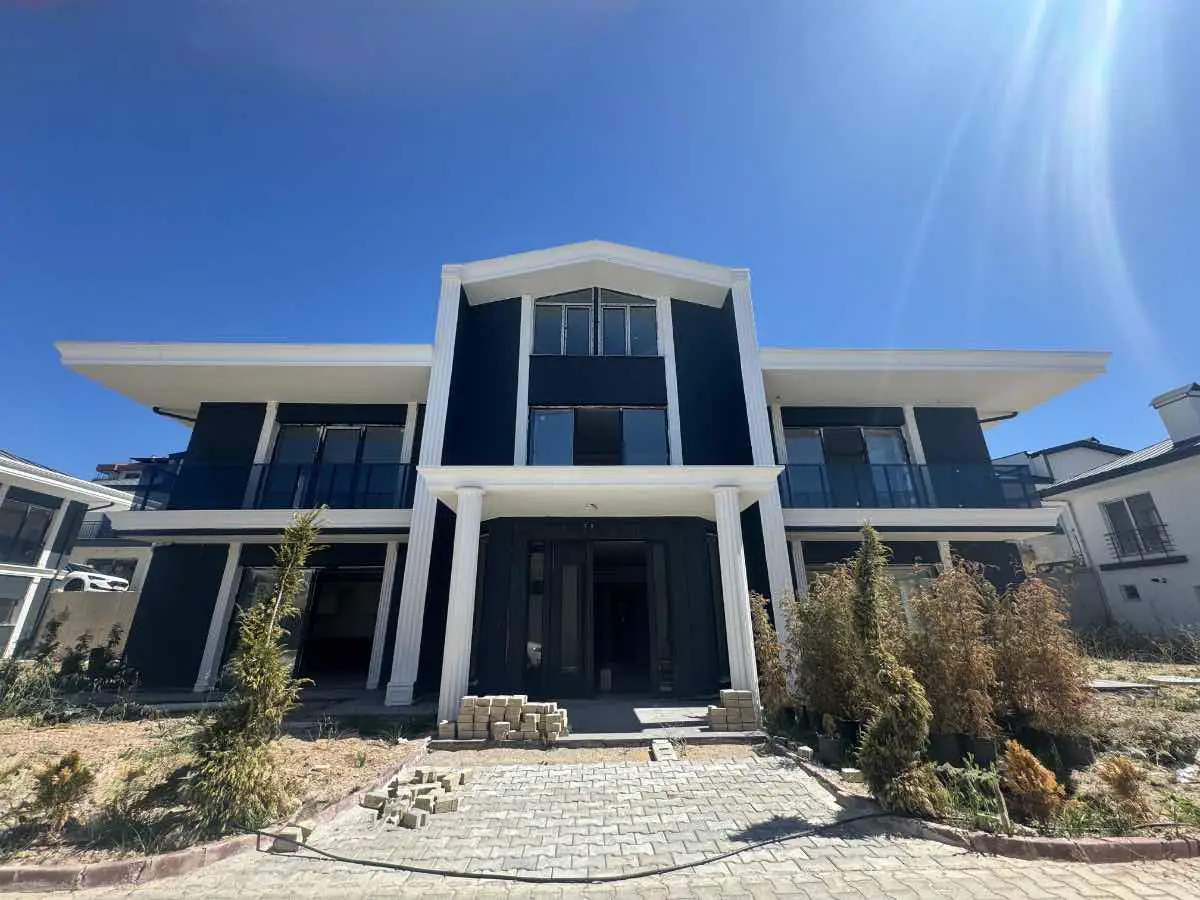 DODURGA’DA SIFIR | ULTRA LÜKS | 6+2 | 350 M² NET | 290 M² BAHÇELİ | 3,10 M TAVAN