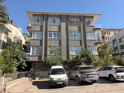 ÇANKAYA UĞURMUMCU SOK.’TA 3+1 SATILIK DAİRE