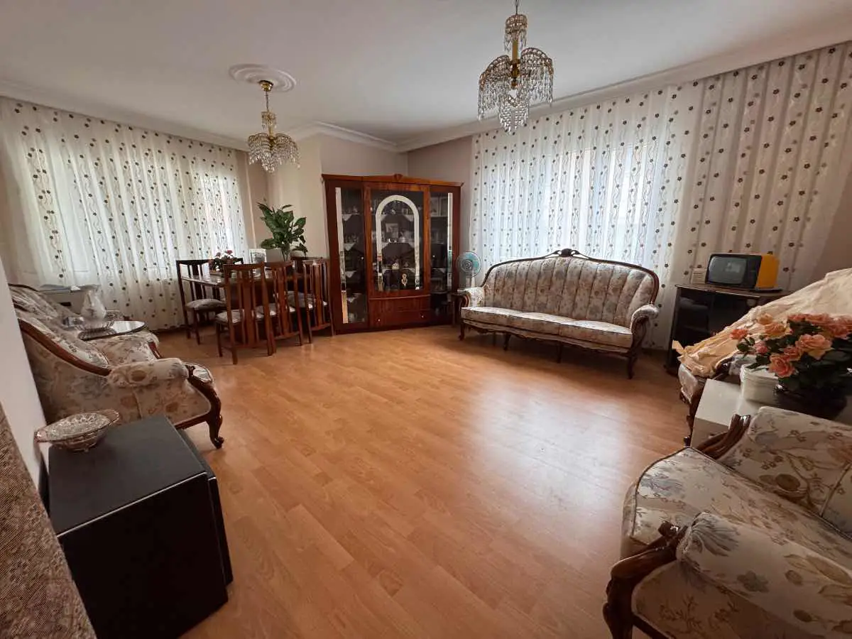 BUCA MENDERES MAHALLESI 3+1 SATILIK DAIRE