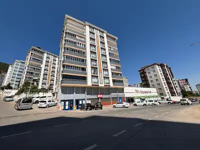 ÖZÇAM SİTESİ’NDE 4+1 | 220 M² BRÜT | 3 CEPHELİ | BALKONLU, MERKEZİ ISITMALI DAİRE