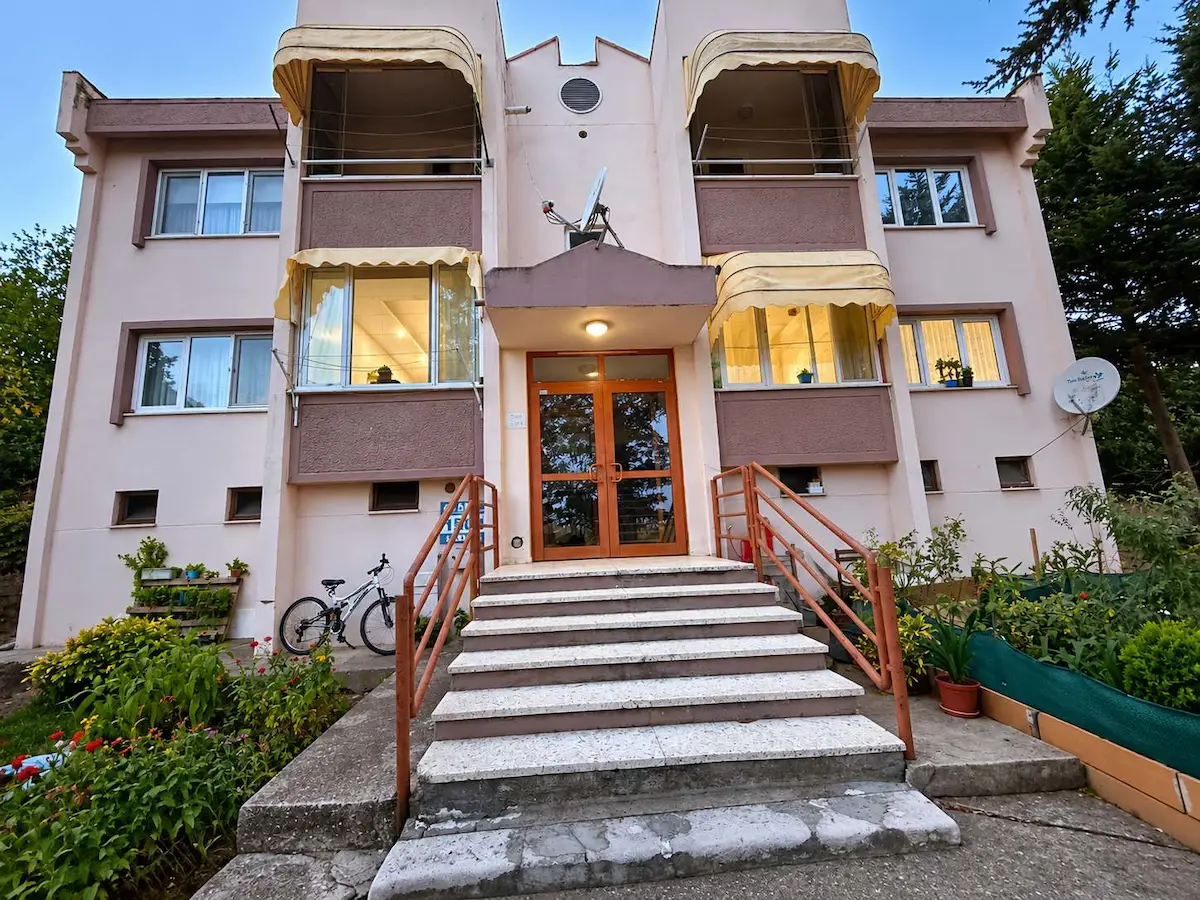 REMAX DESİGN CAMİLİDE SATILIK 2+1 DAİRE